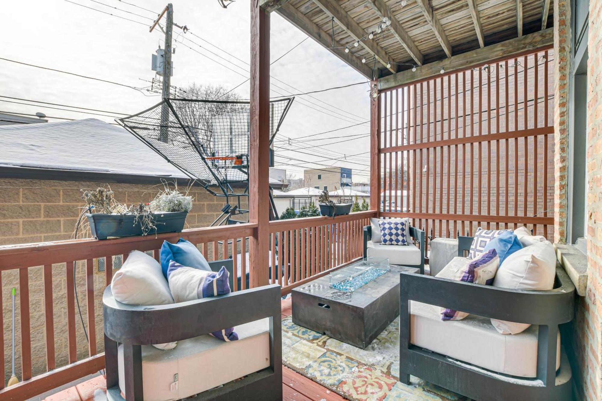 Spacious Condo With Deck About 3 Mi To Downtown Chicago! エクステリア 写真